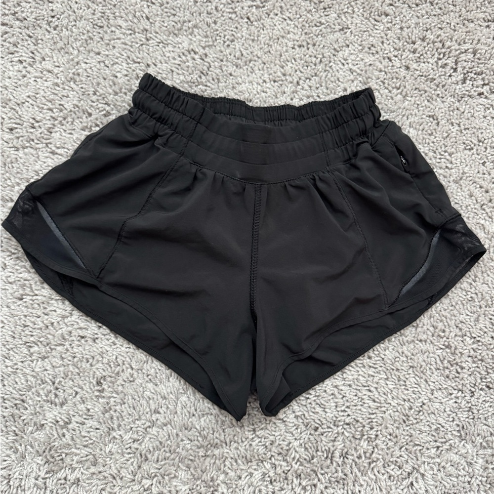 Lululemon Hotty Hot Low Rise lined Shorts Black. Size 2
